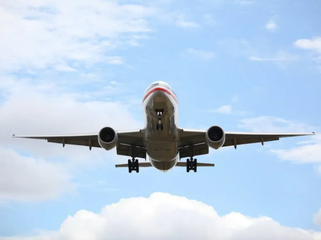 En plein vol, un avion peut être heurté par un avion, c'est ce qui est arrivé à un Airbus à Madrid